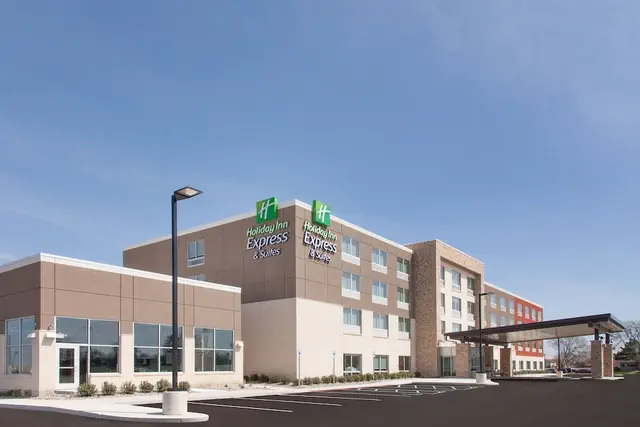 Photo 1 - Holiday Inn Express and Suites Detroit/Sterling Heights by IHG