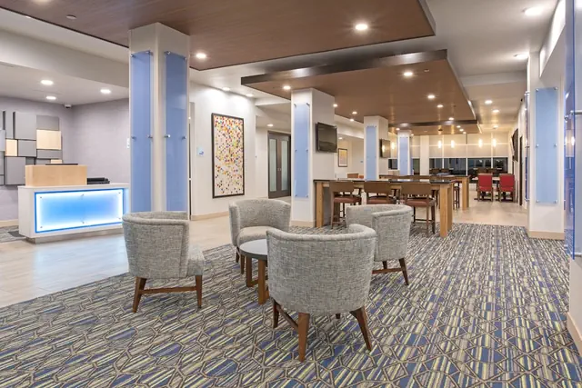 Photo 1 - Holiday Inn Express and Suites Lincoln I - 80 by IHG