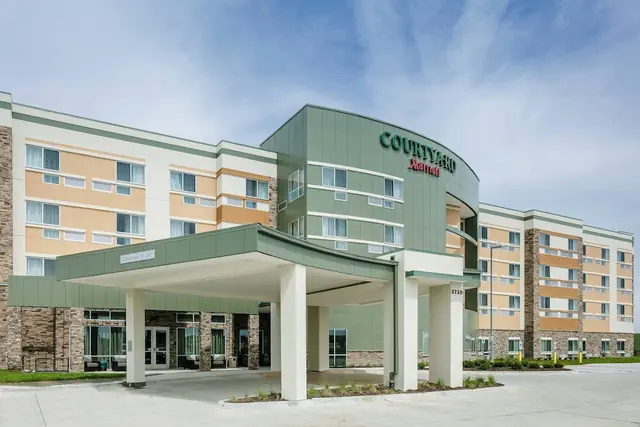 Photo 1 - Courtyard by Marriott Omaha Bellevue Beardmore Event Center