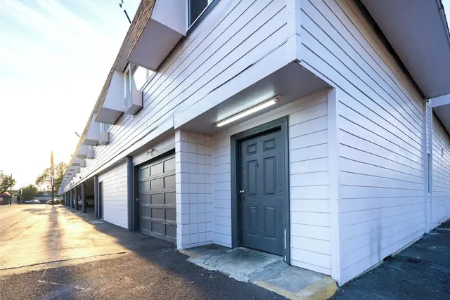 Photo 1 - Best Value Inn by OYO Portland OR South East