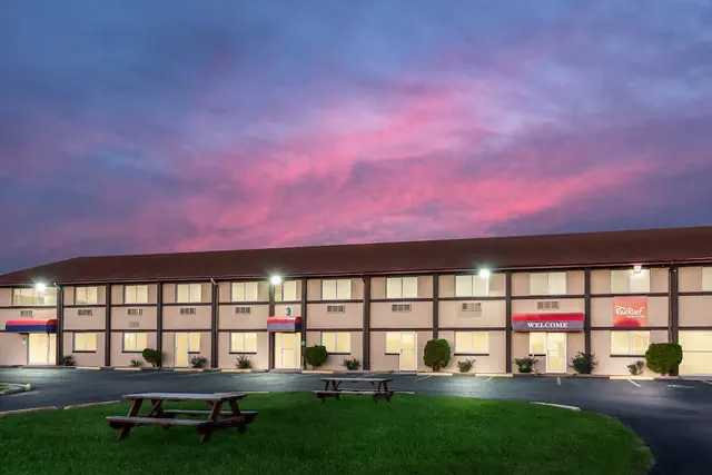 Photo 1 - Red Roof Inn & Suites Wapakoneta