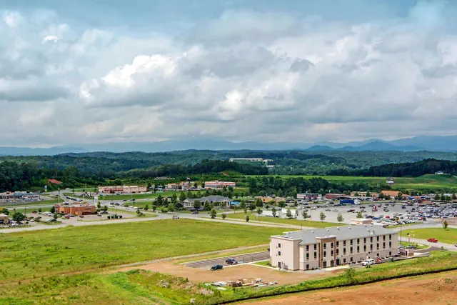 Photo 1 - Comfort Inn & Suites East Ellijay