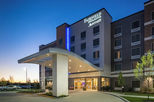 Photo 1 - Fairfield Inn & Suites by Marriott Chicago Schaumburg