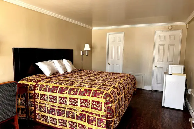 Photo 1 - Downbeach Inn