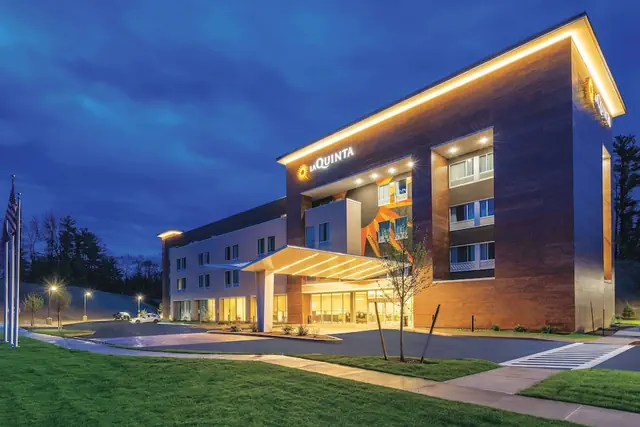 Photo 1 - La Quinta Inn & Suites by Wyndham Clifton Park/Saratoga Area
