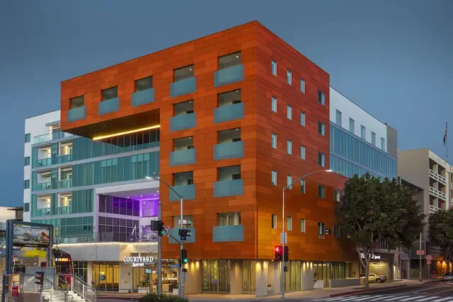 Photo 1 - Courtyard by Marriott Santa Monica