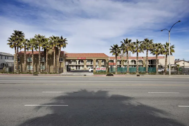 Photo 1 - OYO Hotel Palmdale - Antelope Valley