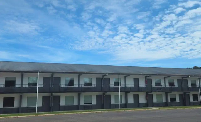 Photo 1 - Econo Lodge Lavonia I-85