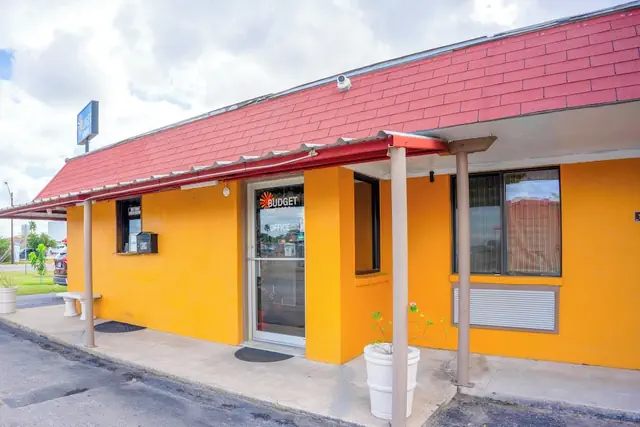 Photo 1 - Budget Inn By OYO Edinburg Hwy 281