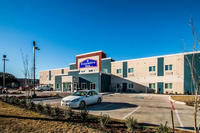 Photo 1 - Executive Inn Fort Worth West