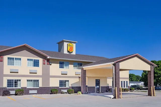 Photo 1 - Emmetsburg Hotel and Suites