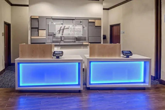 Photo 1 - Holiday Inn Express Hotel & Suites Corsicana by IHG