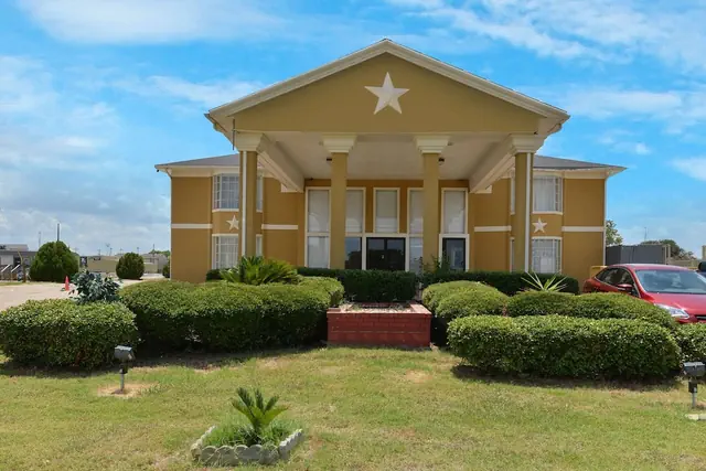 Photo 1 - Quality Inn Gonzales