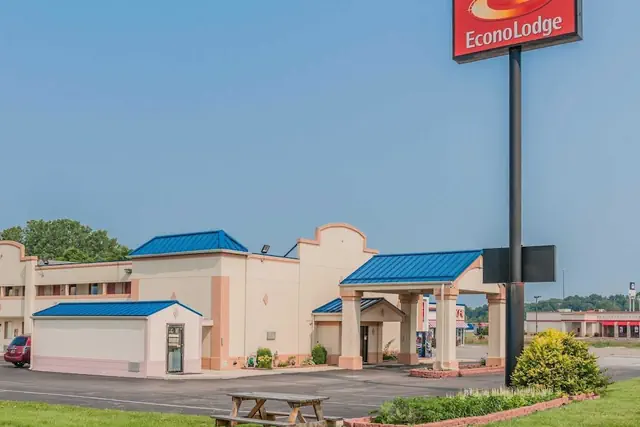 Photo 1 - Econo Lodge Cloverdale