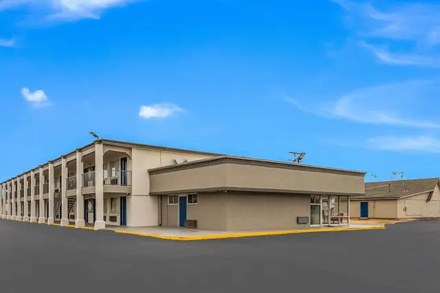 Photo 1 - Motel 6 Tupelo, MS - Downtown