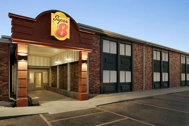 Photo 1 - Super 8 by Wyndham Des Moines