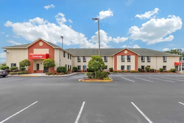 Photo 1 - Econo Lodge Brunswick Travel Center