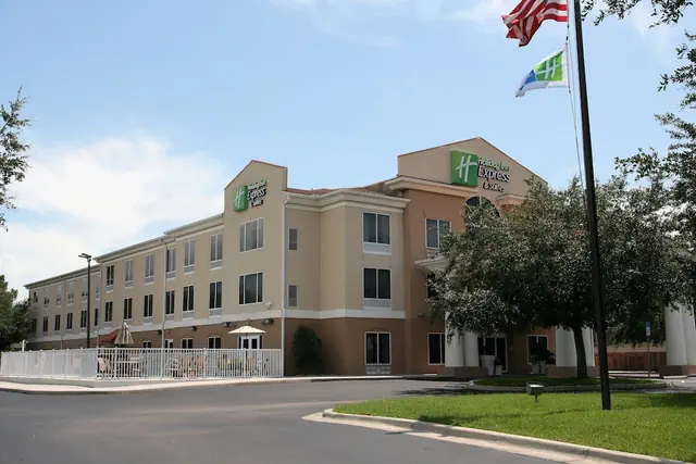 Photo 1 - Holiday Inn Express Hotel & Suites Brooksville West by IHG