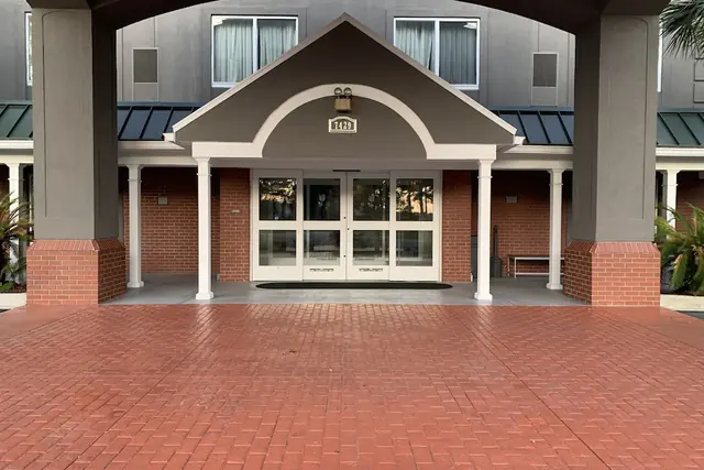 Photo 1 - Country Inn & Suites by Radisson, Charleston North, SC