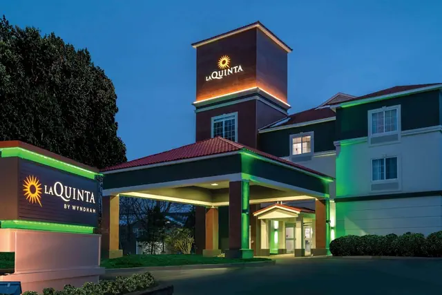 Photo 1 - La Quinta Inn & Suites by Wyndham Latham Albany Airport