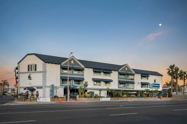 Photo 1 - Best Western Harbour Inn & Suites Huntington - Sunset Beach