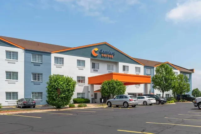 Photo 1 - Comfort Suites Elgin Northwest