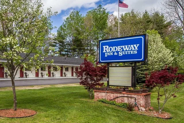 Photo 1 - Rodeway Inn & Suites Brunswick near Hwy 1