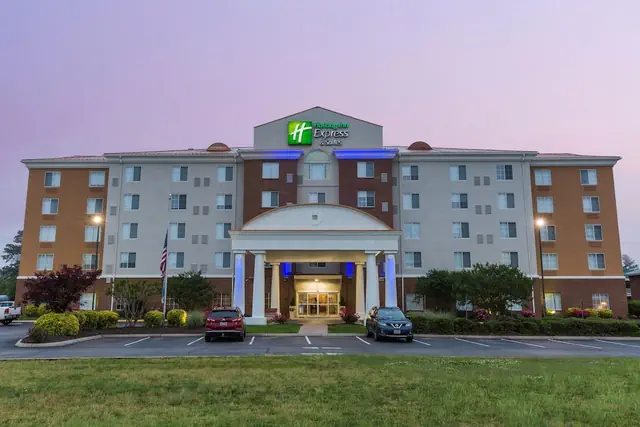 Photo 1 - Holiday Inn Express and Suites - Petersburg - Fort Lee by IHG