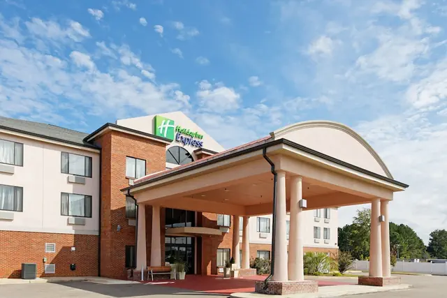 Photo 1 - Holiday Inn Express Hotel & Suites Sylacauga by IHG