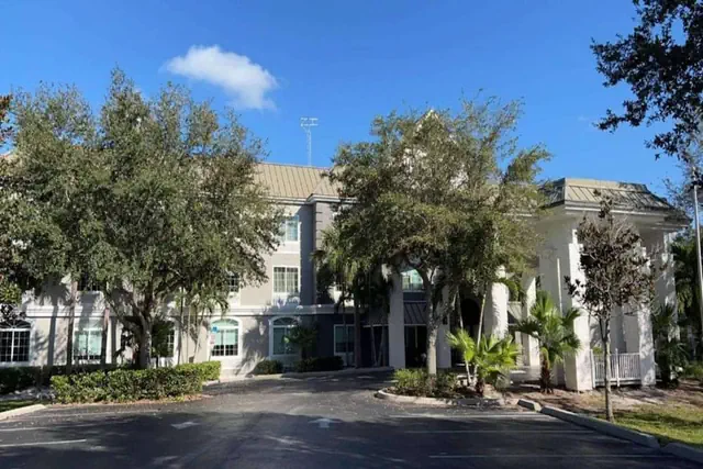 Photo 1 - Hotel Flamingo Inn & Suites Vero Beach I-95
