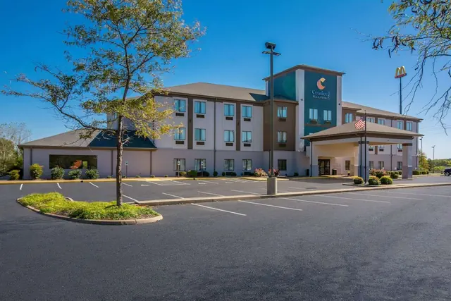 Photo 1 - Comfort Inn & Suites Cave City