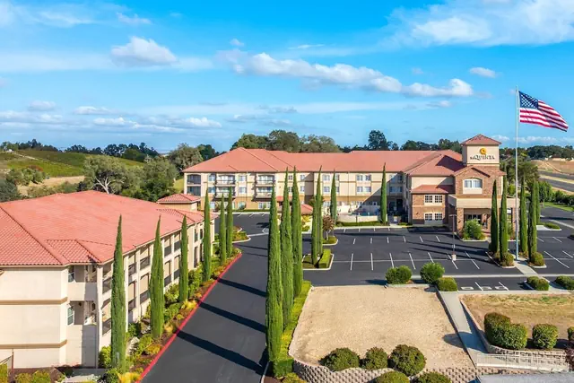 Photo 1 - La Quinta Inn & Suites by Wyndham Paso Robles