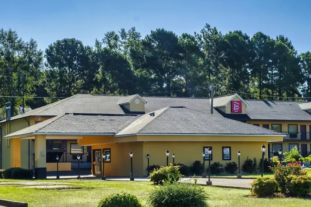Photo 1 - Red Roof Inn Columbus, MS