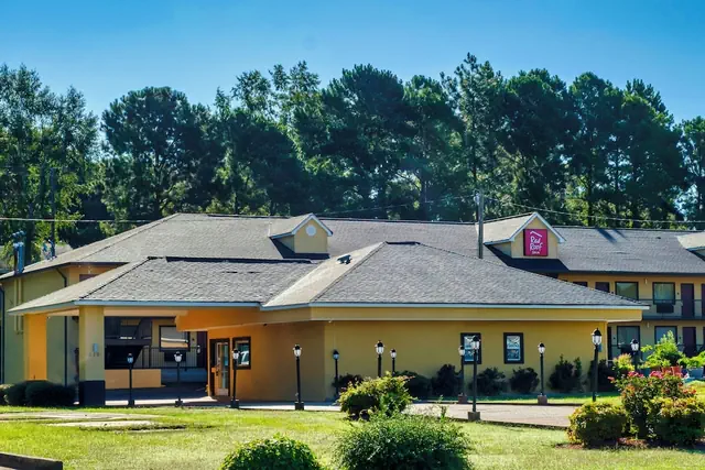 Photo 1 - Red Roof Inn Columbus, MS