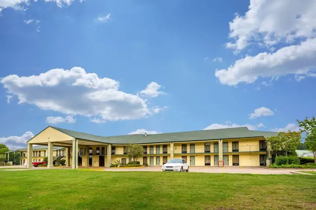 Photo 1 - Quality Inn Heber Springs