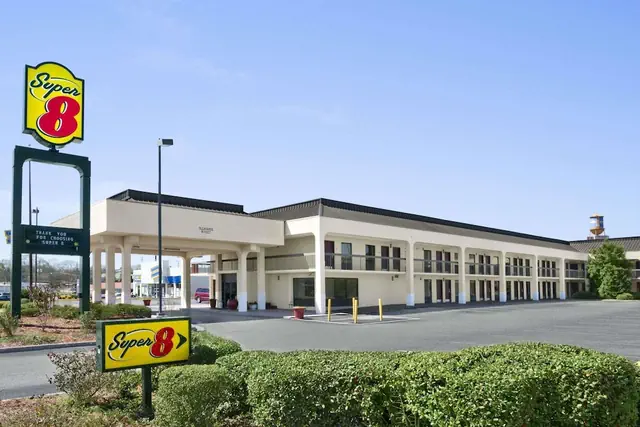 Photo 1 - Super 8 by Wyndham Oxford