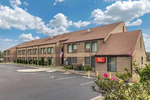 Photo 1 - Econo Lodge & Suites Southern Pines - Pinehurst