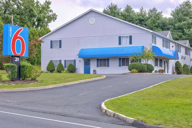 Photo 1 - Motel 6 Bethel, CT - Danbury