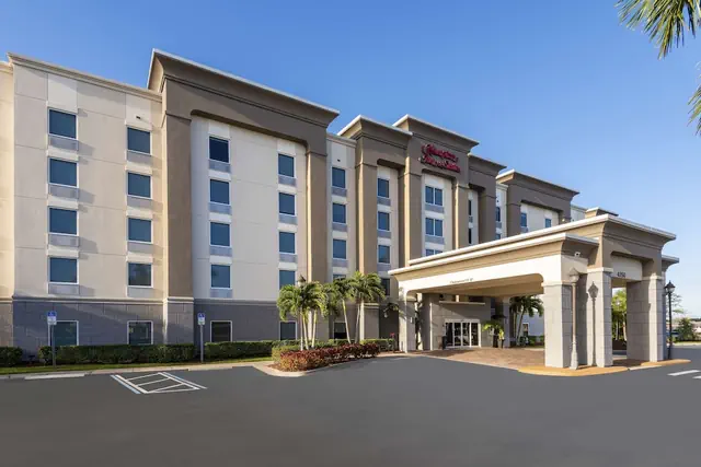 Photo 1 - Hampton Inn & Suites Fort Myers - Colonial Blvd