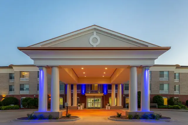 Photo 1 - Holiday Inn Express & Suites Vandalia by IHG