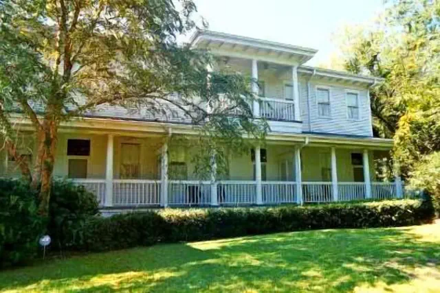 Photo 1 - Lookaway Inn