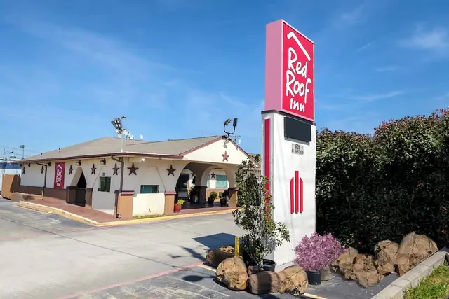 Photo 1 - Red Roof Inn Arlington - Entertainment District