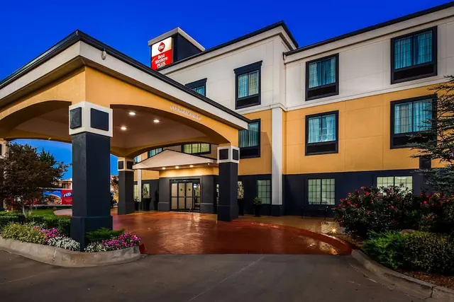 Photo 1 - Best Western Plus Barsana Hotel & Suites