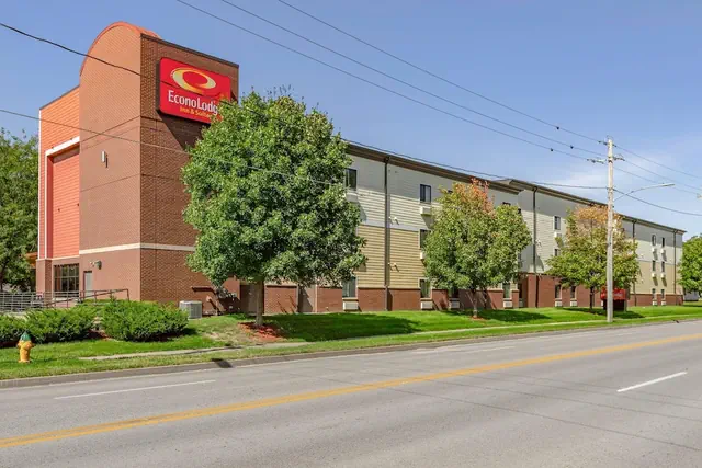 Photo 1 - Econo Lodge Inn & Suites Des Moines Fairgrounds Area