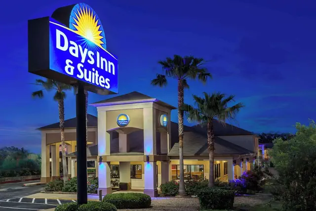 Photo 1 - Days Inn & Suites by Wyndham Huntsville