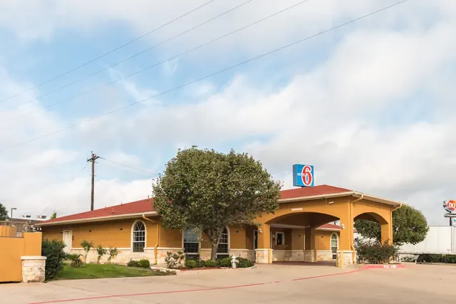 Photo 1 - Motel 6 Alvarado, TX