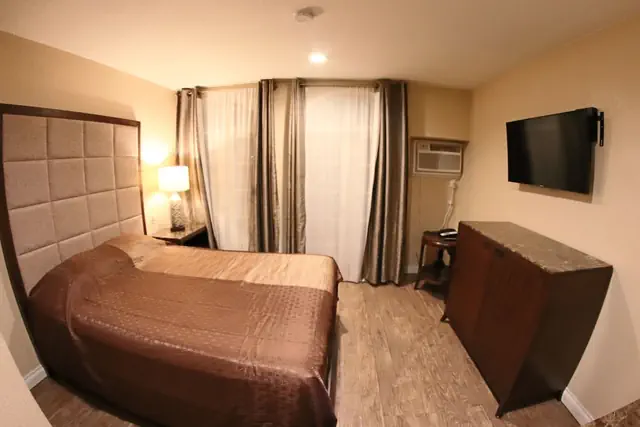 Photo 1 - Santa Cruz Inn Riverside