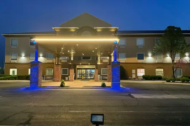 Photo 1 - Comfort Inn & Suites Miami - Route 66