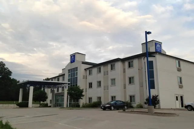 Photo 1 - Baymont by Wyndham Kingdom City