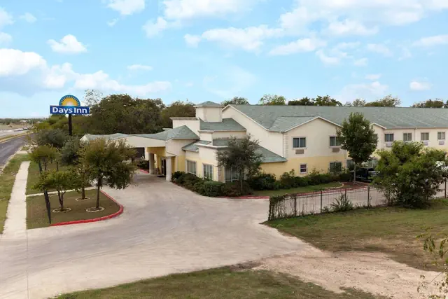 Photo 1 - Days Inn by Wyndham San Antonio at Palo Alto